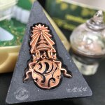 พระพุทธชินราช ภปร. 84พรรษา เนื้อผงปิดทองด้านหน้า หลัง ภ.ป.ร. เนื้อแดง (พระราชทานมวลสาร จิตรลดาและเส้นพระเจ้า(เส้นผม)ในหลวงรัชกาลที่9)พุทธศิลป์ทรงคุณค่าอีกหนึ่งรุ่นยอดนิยม(องค์หมายเลข ๒๕๔๙)1 ใน 10000 องค์