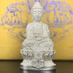 พระกริ่งจีน "ต้าเยิ่นถะ" ชุดกาญจนาภิเษกครองราชย์ 50 ปี วัดบวรนิเวศวิหาร ปี 2538 เนื้อเงินพ่นทรายขัดเงาบางส่วน 99.99% สูง 3.8 ซม. (คัดสภาพสวยเดิม พิธีใหญ่ พุทธศิลป์งดงาม) สภาพสวยเดิมพร้อมกล่องบรรจุเดิม ตอกโค๊ดหมายเลขกำกับ1 ใน 6001 องค์