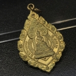 เหรียญนิรันตราย พิมพ์ทรงพัดยศ (เหรียญเจริญยศ) สมโภชครบ108ปี วัดราชประดิษฐ์ ปี2515 เนื้อกะไหล่ทอง( ในหลวง ร.9 เสด็จเททอง)(บล็อกนิยม5แตก)(เหรียญดีพิธีใหญ่ที่ต้องมี)