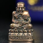 รูปเหมือนหล่อลอยองค์หลวงปู่ทวด รุ่น 111ปี กระทรวงกลาโหม เนื้อนวโลหะรมดำ-ปัดเงา ปี2540 พิธีใหญ่ เข้มขลัง นิยม พร้อมกล่องบรรจุเดิม(คัดสภาพสวยผิวเทพๆผิวรุ้งๆ)ทั้งพิธีทั้งพุทธศิลป์ทรงคุณค่าอีกหนึ่งรุ่นยอดนิยม