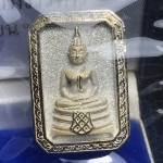 พระพุทธโสธร(หลวงพ่อโสธร) รุ่นสร้างอุโบสถ ปี2539 เนื้อเงิน พิมพ์แปดเหลี่ยม(หายาก) สภาพสวยผิวเดิมขึ้นน้ำทองสีรุ้งแบบนิยม กล่องบรรจุเดิมครบสมบูรณ์