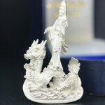 รูปหล่อลอยองค์พระโพธิสัตว์กวนอิม ทรงประทับมังกร จ.ระนอง เนื้อเงินพ่นทรายขัดเงาบางส่วน พิมพ์ใหญ่(สภาพผิว สวยงดงาม ทรงคุณค่า) เฉลิมฉลองในวโรกาสที่พระบาทสมเด็จพระเจ้าอยู่หัวทรงครองสิริราชสมบัติครบ 50 ปี จ.ระนอง พ.ศ.2539