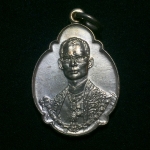 เหรียญ ร.9 ทรงเฉลิมพระชนมพรรษาครบ 4 รอบ ปี2518 เนื้อทองแดงกะไหล่เงิน(บล็อควงเดือนล่าง)นิยม