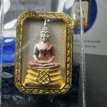 พระพุทธโสธร(หลวงพ่อโสธร) รุ่นสร้างอุโบสถ ปี2539 เนื้อเงินสามกษัตรย์ พิมพ์แปดเหลี่ยม(หายาก) สภาพสวยผิวเดิมซีนซองเดิมกล่องบรรจุการ์ดใบรับรองเดิมครบสมบูรณ์