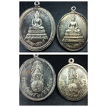 เหรียญพระพุทธสิหิงค์ ภปร. รุ่นมหาลัยธรรมศาสตร์ 60ปี พ.ศ.2537 พิมพ์ใหญ่+พิมพ์เล็ก เนื้อเงินผิวเดิมๆขึ้นสีรุ้งๆสวยมาก(ในหลวงรัชกาลที่9เสด็จในพิธี)(พิธีใหญ่ เกจิที่มีชื่อเสียงมาร่วมปลุกเสกจำนวนมาก ชนวนมาลสารเก่าเข้มขลัง )ของดีธรรมศาสตร์ที่ศิษย์เก่าไม่ควรพลาด