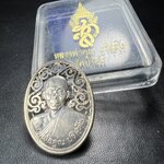 เหรียญหลวงพ่อคูณ ปริสุทโธ วัดบ้านไร่ รุ่น สก. ปี 2536 พิมพ์ลายฉลุ เนื้อเงิน(สวย งดงาม หายาก) งานมหามงคลเฉลิมพระชนมพรรษา 5 รอบ สมเด็จพระบรมราชินีนาถ จัดสร้างโดย กองพลทหารราบที่๒ ทหารเสือราชินี รักษาพระองค์ (พิธีใหญ่ ประวัติชัดเจน อีกหนึ่งรุ่นยอดนิยม)