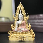 พระพุทธชินราช ภปร. โครงการ "เพราะแผ่นดินนี้ คือ แผ่นดินเกิด" ปี 2548(รุ่นแรก) ลอยองค์เนื้อเงินสามกษัตริย์ หน้าตัก 1/2 นิ้ว (ขนาด 3.5 x 2.5 ซม.) พุทธศิลป์งดงามทรงคุณค่า รุ่นยอดนิยม