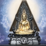 พระพุทธชินราช ภปร. โครงการ เพราะแผ่นดินนี้คือแผ่นดินเกิด เนื้อเงินชุบทองคำซุ้มรมดำ ปี2551 ขนาดหน้าตัก1/2นิ้ว (สวยงามหายาก)1ใน5000องค์