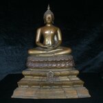 พระพุทธธรรมทิฐิศาสดา 50 ปี ธรรมศาสตร์ ปี 2527 หน้าตัก 5 นิ้ว 2 ถอด (ในหลวงรัชกาลที่9เสด็จในพิธีเททอง)(1ใน 1600 องค์)