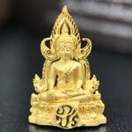 พระพุทธชินราช ภปร. โครงการ "เพราะแผ่นดินนี้ คือ แผ่นดินเกิด" ปี 2548(รุ่นแรก) ลอยองค์เนื้อทองคำบริสุทธิ์ 96.5% (น้ำหนัก 2.5 กรัม) หน้าตัก 1/4 นิ้ว (ขนาด 1.6 x1.1 ซม.) พุทธศิลป์งดงามทรงคุณค่า รุ่นยอดนิยม