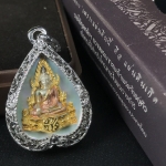 พระพุทธชินราช ภปร. โครงการ "เพราะแผ่นดินนี้ คือ แผ่นดินเกิด" ปี2548(รุ่นแรก) เหรียญทรงใบโพธิ์ ขนาด 21 x 29 มม. เนื้อเงินสามกษัตริย์