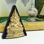 พระพุทธชินราช(จำลอง)ภ.ป.ร. 84พรรษาเนื้อผงปิดทองด้านหน้า หลัง ภ.ป.ร. ทองคำ
