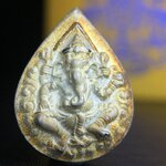 เหรียญพระพิฆเนศวร ญสส. ชุดกาญจนาภิเษกครองราชย์ 50 ปี พุทธศักราช 2538 พิมพ์ใหญ่(2.9 ซม.) เนื้อเงินผิวเดิมขึ้นสีรุ้งงดงามธรรมชาติสร้างสรรค์ สภาพสวยเดิมพร้อมกล่องบรรจุเดิม ตอกโค๊ดหมายเลขกำกับ(1ใน 5539องค์)