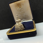 พระกริ่ง พระชินสีห์ทันโตเสฏโฐ ปี 2533 เนื้อเงิน (พระรุ่นเดียวที่มีผงฟันในหลวง)