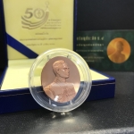 เหรียญแห่งศรัทธา ร.9 ที่ระลึก50 ปีแพทย์ศาสตร์ จุฬาฯ ปี2540 เนื้อทองแดงกล่องบรรจุการ์ดรับรองเดิมครบ