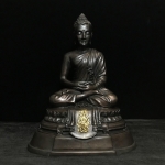 พระพุทธสิทธัตถศาสดา 100 ปี กรมบัญชีกลาง พ.ศ.2533(รุ่นแรก) เนื้อโลหะสำริด รมมันปู หน้าตัก 5.9 นิ้ว (พิธีใหญ่ ศิลป์สวย หายาก)