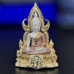 พระพุทธชินราช ภปร. โครงการ เพราะแผ่นดินนี้คือแผ่นดินเกิด เนื้อเงินชุบสามกษัตริย์ ปี2551 ขนาดหน้าตัก1/4นิ้ว(ขนาด1.1x1.6 ซม.) (สวยงามทรงคุณค่า อีกหนึ่งรุ่นยอดนิยมหายาก) (สภาพคัดสวย กล่องบรรจุเดิมครบ)