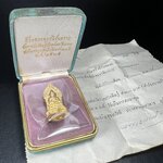 กริ่งพระพุทธนิรันตราย วัดราชประดิษฐสถิตมหาสีมารามราชวรวิหาร สมโภชกรุงรัตนโกสินทร์ 200ปี พ.ศ.2525 เนื้อเงิน (พิธีใหญ่ ในหลวง ร.9 เสด็จร่วมพิธี สมเด็จพระสังฆราชประธานพิธีปลุกเสก)มาพร้อมกล่องบรรจุเดิมและใบอนุโมทนาบุญเดิมครบสมบูรณ์ หายากก(1ใน 209 องค์)