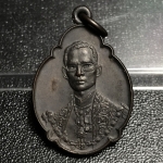 เหรียญ ร.9 ทรงเฉลิมพระชนมพรรษาครบ 4 รอบ ปี2518 (เนื้อทองแดงบล็อกวงเดือนล่าง)หายากนิยมที่สุด