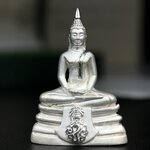 พระพุทธโสธร ภปร. รุ่นย้อนยุค สร้างพระอุโบสถ สมาคมชาวฉะเชิงเทรา จัดสร้าง ปี 2539 วโรกาสครองสิริราชสมบัติครบ 50 ปี เนื้อเงินทรายนวลขัดเงาบางส่วน พร้อมกล่องบรรจุและใบรับรองเดิม