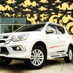 Isuzu MU-X 2017 body kits with four exhaust pipes by Amotriz