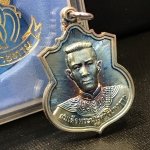 เหรียญสมเด็จพระนเรศวรมหาราช รุ่นสู้ หลัง สก. พิธีใหญ่ ปี 2548 เนื้อเงิน ผิวเดิมขึ้นสีรุ้งสวยนิยม พร้อมกล่อง