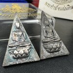 พระกำลังแผ่นดิน (สมเด็จจิตรลดา2) จัดสร้างเฉลิมพระเกียรติ ร.9 ครองราชย์ 50 ปี 2539 เนื้อเงิน(ผิวเดิมกลับดำ รุ้งๆสวย)+เนื้อนวโลหะ(สร้างน้อยหายาก)พร้อมกล่องบรรจุเดิมครบสมบูรณ์(1ใน2539องค์)