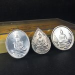 เหรียญพระแก้วมรกตหลัง ภปร ฉลองกรุงรัตนโกสินทร์ครบ 200 ปี พ.ศ.2525 เนื้อเงินกล่องบรรจุเดิมครบ3พิมพ์(บล็อกแรกไม่มีพระราชศรัธา)(ในหลวงรัชกาลที่9 เสด็จในพิธี)