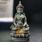 พระกริ่งอวโลกิเตศวร ( เจ้าแม่กวนอิม ) วัดโพธิ์แมนคุณาราม รุ่นอุดมโภคทรัพย์ ปี 2539 เนื้อเงินพ่นทราย(ผิวเดิม ขึ้นสีรุ้งธรรมชาติ แบบนิยม เสน่ห์ของพระเนื้อเงิน)(พร้อมกล่องบรรจุเดิม)(อีกหนึ่งรุ่นยอดนิยม พุทธศิลป์สวยงดงาม)หายาก 1 ใน 5000 องค์*องค์หมายเลข ๒๑๖๒*