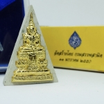 พระแก้วมรกต(จำลอง)ทรงเครื่องฤดูร้อน พระผงบูชา ด้านหน้าปิดทอง ด้านหลังตราสัญลักษณ์ฉลองสิริราชสมบัติ ครบ 60 ปี เนื้อเงิน
