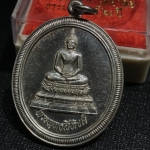 เหรียญพระพุทธสิหิงค์ ภปร. รุ่น60ปี มหาลัยธรรมศาสตร์ ปี2537 พิมพ์ใหญ่ เนื้อเงิน(ในหลวงรัชกาลที่9เสด็จในพิธี)