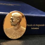 เหรียญรัชกาลที่9 ที่ระลึกสร้างพระมหาธาตุเจดีย์ภักดีประกาศ เนื้อบรอนซ์สวิส 15 กรัม(ขัดเงา)สภาพสวยมาก พร้อมกล่องเดิมๆ