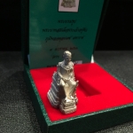 พระบรมรูปหล่อนั่งบัลลังก์ พระบาทสมเด็จพระเจ้าอยู่หัวภูมิพลอดุลยเดช มหาราช เนื้อเงิน 6รอบ วัดบวรนิเวศราชวรวิหาร