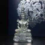 พระแก้วมรกต กรมสรรพสามิตจัดสร้างขึ้นเนื่องในโอกาสครบรอบ 64 ปีของกรมสรรพสามิต และเนื่องในวโรกาสที่พระบาทสมเด็จพระเจ้าอยู่หัวทรงครองราชย์ครบ 50 ปีในปีกาญจนาภิเษก เมื่อ พ.ศ.2539 เนื้อเงินรมดำขัดเงาพร้อมกล่องบรรจุเดิม