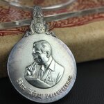 เหรียญพระมหาชนก ปี2542 พิมพ์เล็ก เนื้อเงินผิวเดิมสีรุ้งธรรมชาติแบบนิยม พร้อมหนังสือสภาพสวยครบชุด(เหรียญแห่งความเพียร)