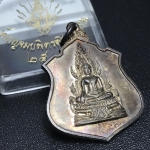 เหรียญพระพุทธชินราช มวก. วัดเบญจมบพิตร ปี 2519 เนื้อเงินสภาพสวยพร้อมกล่องเดิม(ในหลวงรัชกาลที่9และราชินีเสด็จฯเททอง)