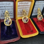 เข็มกลัด ภปร. บุพพาภิมงคล ปี 2519 ที่ระลึกในหลวงรัชกาลที่ 9 เสด็จเททอง(1ชุด3กล่อง3สี)