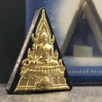 พระพุทธชินราช ภปรโครงการ เพราะแผ่นดินนี้คือแผ่นดินเกิด เนื้อผง ด้านหน้าปิดทอง หลัง ภ.ป.ร. ทองแดง ปี2551 มวลสารเส้นพระเจ้า (เส้นผม) ของพระบาทสมเด็จพระเจ้าอยู่หัวรัชกาลที่9