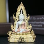 พระพุทธชินราช ภปร. โครงการ "เพราะแผ่นดินนี้ คือ แผ่นดินเกิด" ปี2548(รุ่นแรก) ลอยองค์ หน้าตัก 1/2 นิ้ว เนื้อเงินสามกษัตริย์(ผิวเดิมติดรุ้งๆสวยดีมีเสน่ห์) พุทธศิลป์งดงามทรงคุณค่า รุ่นยอดนิยม