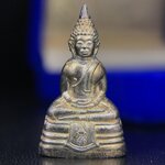 พระกริ่งหลวงพ่อโสธร ภปร. รุ่นกาญจนาภิเษก จัดสร้างในมงคลวโรกาสที่พระบาทสมเด็จพระเจ้าอยู่หัวรัชกาลที่9 เสด็จเถลิงถวัลย์สิริราชสมบัติ ครบ 50 ปี ในพุทธศักราช 2539 เนื้อเงิน(ผิวเดิมสวย)(พิธีใหญ่เข้มขลัง)1 ใน 9950 องค์