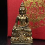 พระกริ่งไพรีพินาศ บรรจุเหล็กไหล ครั้งแรกและครั้งเดียวในประวัติศาสตร์ เฉลิมพระเกียรติ พระบาทสมเด็จพระเจ้าอยู่หัวรัชกาลที่9 พระชนมพรรษา 6 รอบ ปี2542 เนื้อสัมฤทธิ์(บรรจุเหล็กไหล)ดีนอก-ดีใน พิธีใหญ่ มวลสารเด่น(พิเศษกรรมการ ตอก 2 โค๊ต หมายเลข ๑๘๕๘)หายาก