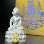 พระกริ่งสมเด็จญาณ วัดบวรนิเวศวิหาร เนื้อเงินบริสุทธิ์ 92.5% ตรากาญจนาภิเษกทองคำ(เนื้อทองคำแท้) พระราชทานแจกเมื่อ 3 ตุลาคม 2538 จัดสร้างในวโรกาส สมเด็จพระญาณสังวร สมเด็จพระสังฆราช ฉลองพระชนมายุครบ 82 พรรษา และฉลองครองราชสมบัติครบ 50 ปี รัชกาลที่ 9(หายาก)