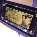 แผ่นทองคำที่ระลึกงานเฉลิมพระเกียรติสมเด็จพระเทพรัตนราชสุดาฯ สยามบรมราชกุมารีในโอกาสฉลองพระชนมายุ 5 รอบ 2 เมษายน พ.ศ.2558(แบบทองคำลงยาสี)