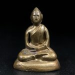 พระกริ่งฝีพระหัตถ์สมเด็จย่า ขนาดห้อยบูชาขนาดเล็ก จัดสร้างขึ้นเนื่องในวาระครบ 6 รอบ เมื่อวันที่21 ตุลาคม พ.ศ.2515(ในหลวงรัชกาลที่ 9 เสด็จพระราชดำเนินทรงเททอง)ปลุกเสกยิ่งใหญ่ เกจิ 108 รูป ร่วมปลุกเสก คัดสภาพสวยแบบนี้พบเจอน้อยมาก หมายเลขต้นๆหลักร้อย หายากมาก