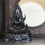 พระพุทธชินราช ภปร. โครงการ "เพราะแผ่นดินนี้ คือ แผ่นดินเกิด" ปี2548(รุ่นแรก) ลอยองค์ หน้าตัก 1/2 นิ้ว เนื้อเงินรมดำ