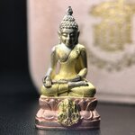 พระกริ่งไพรีพินาศ ตรากาญจนาภิเษกครองสิริราชสมบัติครบ 50 ปี รัชกาลที่9 ปี2540 เนื้อเงินสามกษัตริย์(ผิวเดิมสวย ครบ สมบูรณ์)พร้อมกล่องบรรจุเดิมครบ ชุดพระราชทาน(หายาก)(เข้มขลังทรงอานุภาพยิ่งใหญ่กำราบศัตรูพ่ายสิ้น พระไพรีพินาศ)(หายากพบเจอได้น้อยมาก)1ใน 539องค์