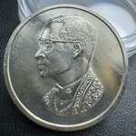 เหรียญพระบรมรูปคุ้มเกล้า รพ.ภูมิพล ปี2522 เนื้อเงิน พิมพ์ใหญ่(บล็อกขนนกหนึ่งเส้น)หายากนิยม คัดสภาพสวย(ในหลวงรัชกาลที่9 ทรงจุดไฟพระฤกษ์และเททอง พิธีใหญ่)ยอดนิยม