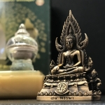 พระพุทธชินราช(จำลอง) ภปร 84 พรรษา เนื้อบรอนซ์รมดำซาติน พิมพ์กลางขนาดหน้าตัก 1/2 นิ้ว (พระราชทานมวลสาร จิตรลดาและเส้นพระเจ้า(เส้นผม))