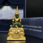 พระแก้วมรกต ภปร. ปี2547 จัดสร้างโดย รพ.ภูมิพลฯ เนื้อเรซิ่นหุ้มทองคำลอยองค์ หน้าตัก 1/2 นิ้ว