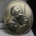 เหรียญที่ระลึกเฉลิมพระเกียรติ พระราชกรณียกิจ ด้านการสื่อสาร กรมไปรษณีย์โทรเลข ปี2539 เนื้อเงิน กล่องซองบรรจุครบผิวเดิมขึ้นน้ำทองสวยงาม(ในหลวงทรงวิทยุVR009)